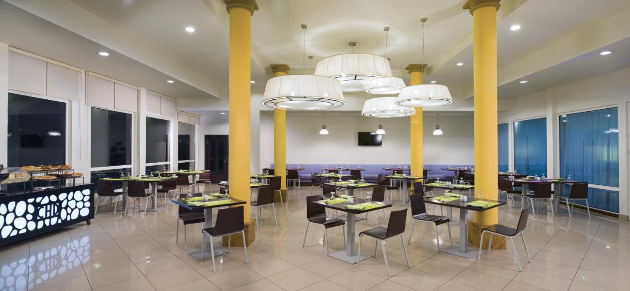 City Hotel Дукм Экстерьер фото