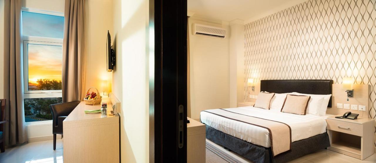 City Hotel Дукм Экстерьер фото