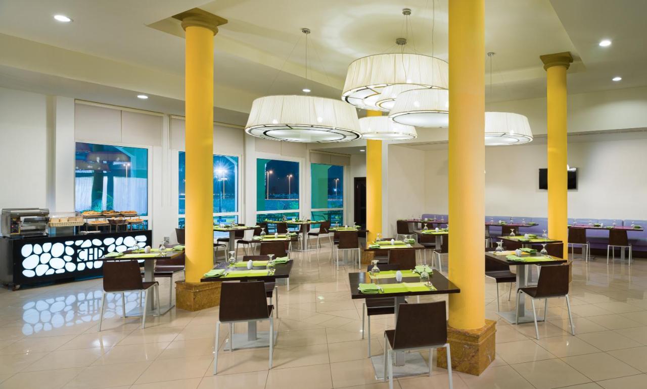 City Hotel Дукм Экстерьер фото